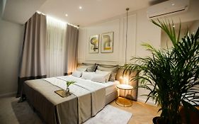 Club 5 Boutique Rooms